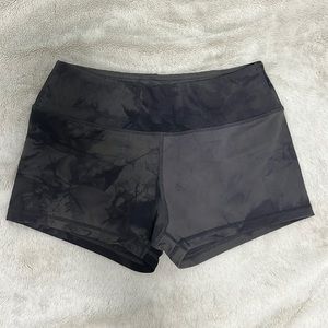 Savage Barbell booty shorts - size medium - color black/gray cloud